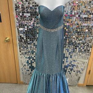 Elegant Strapless Blue Gown